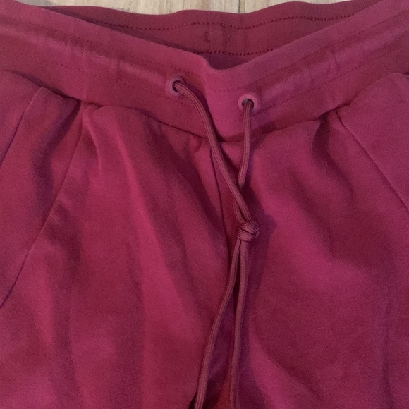 Alphalete Red Sweatpants - Picture 4 of 13